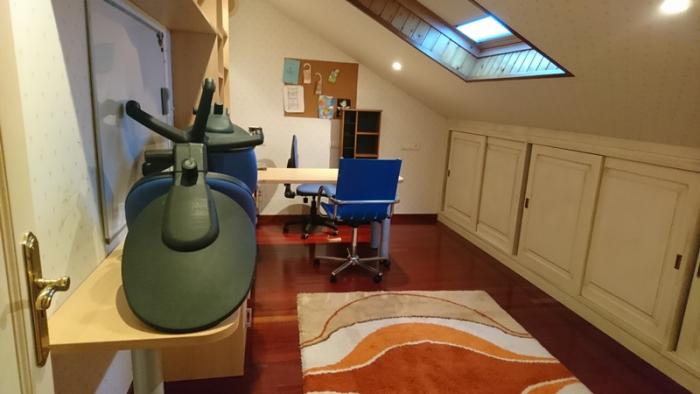 Se vende casa con jardín a un paso de Coroso