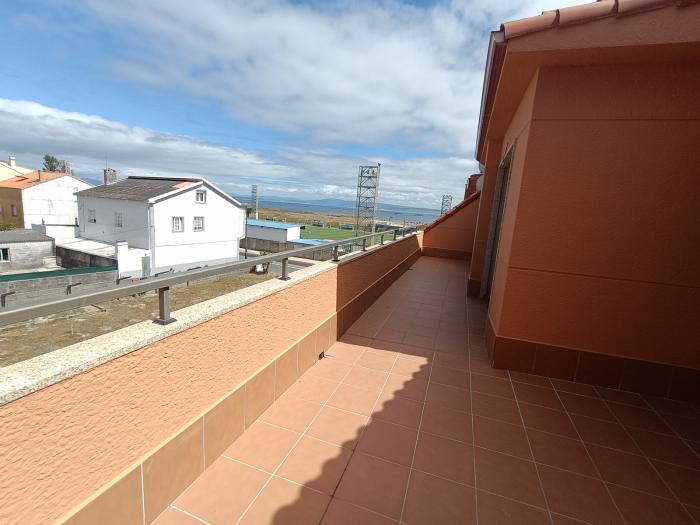 Se vende ático con 2 terrazas y vistas al mar en Aguiño