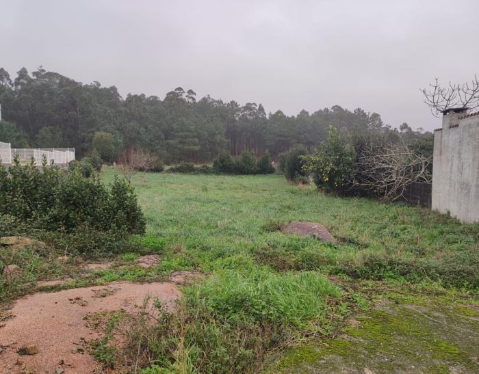 Se vende terreno edificable con galpón en Olveira