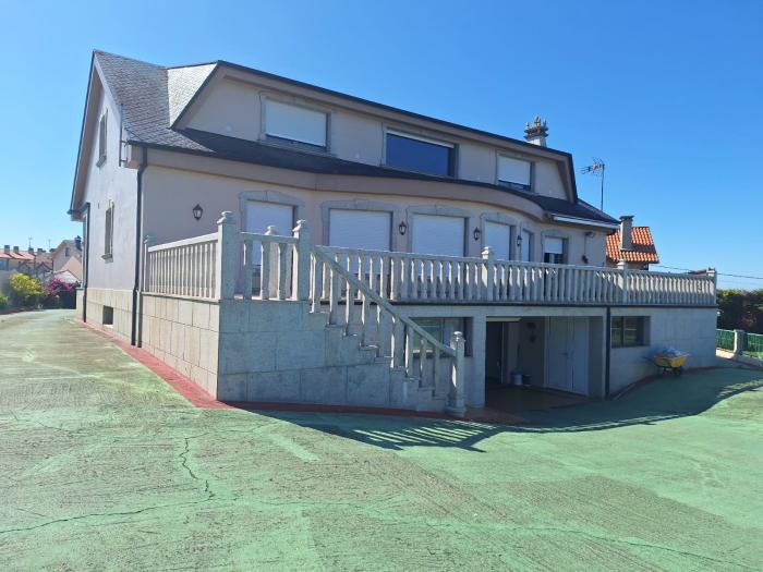 Se vende magnífico chalet en la zona de Areeiros, Castiñeiras