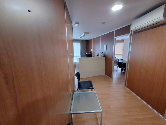 Se vende entreplanta en el centro de Ribeira