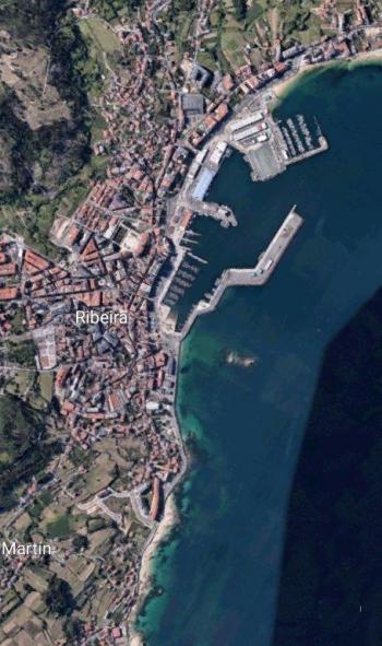 Se vende casa en primera línea de mar en Ribeira