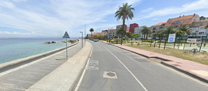 Se vende casa en primera línea de mar en Ribeira