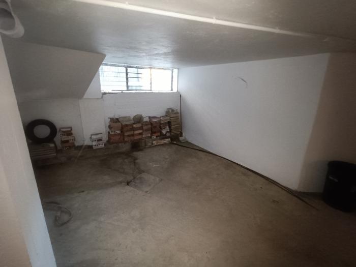Se vende sótano para garajes y trasteros en Ribeira