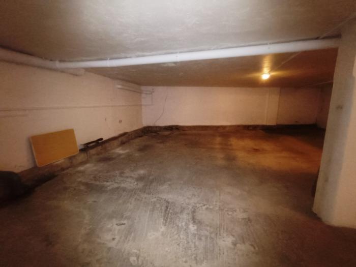 Se vende sótano para garajes y trasteros en Ribeira