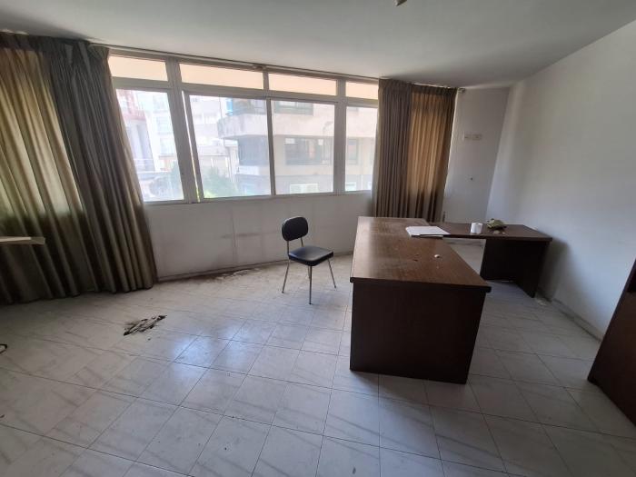 Se vende entreplanta céntrica en Ribeira