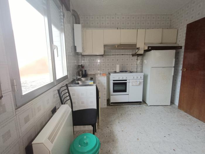 Se vende casa con pequeño jardín en Carreira