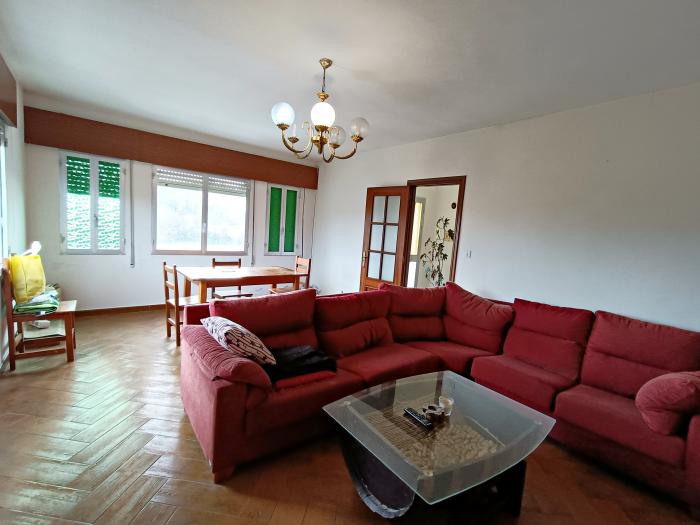 SE VENDE CASA  CON TERRENO EN OLEIROS