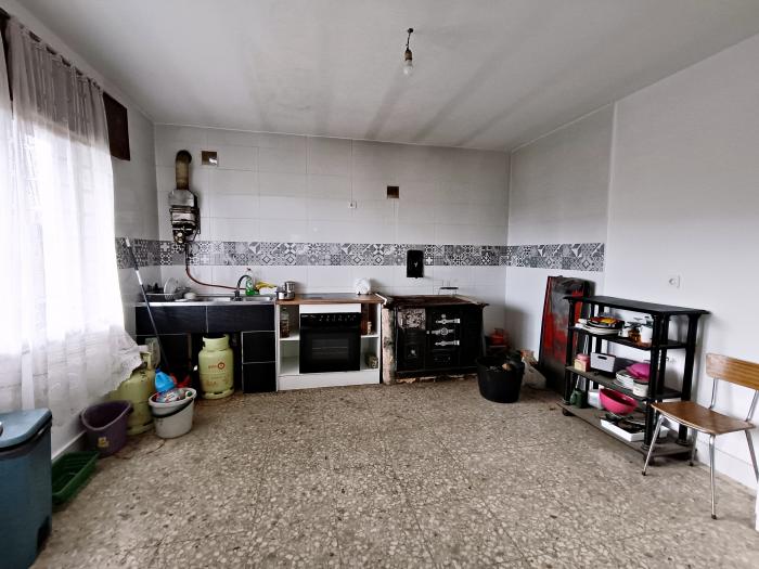 SE VENDE CASA  CON TERRENO EN OLEIROS