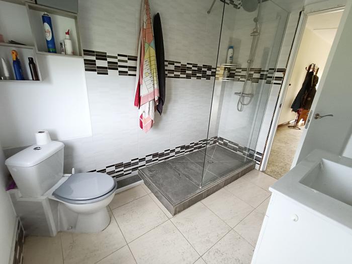 SE VENDE CASA  CON TERRENO EN OLEIROS