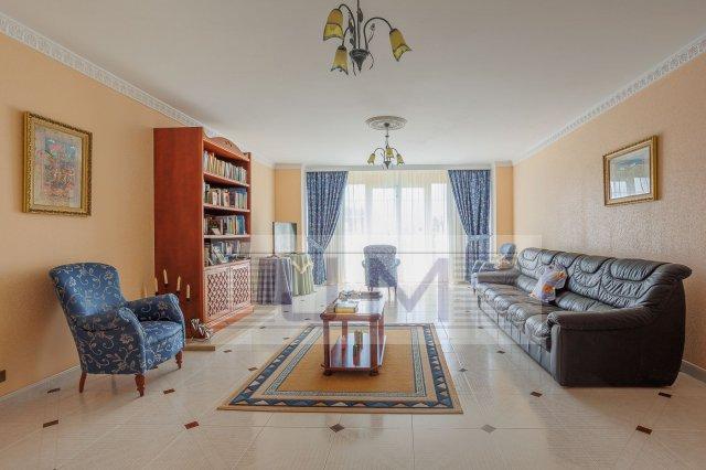 Se vende hotel muy próximo a las Dunas de Corrubedo