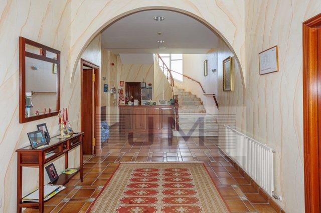 Se vende hotel muy próximo a las Dunas de Corrubedo