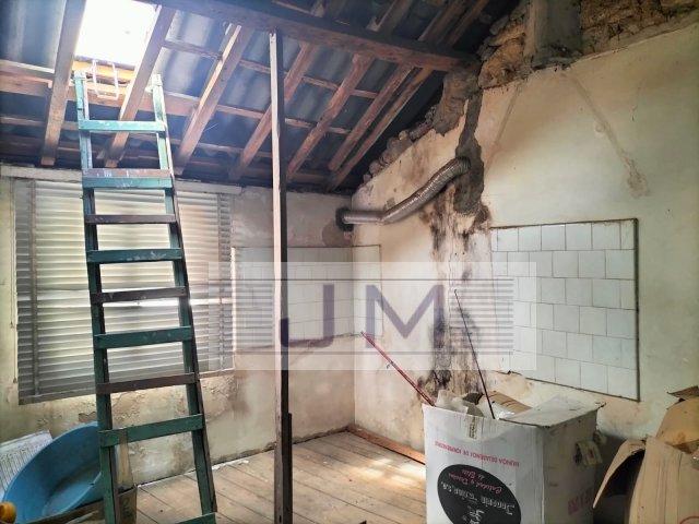 Se vende casa para restaurar céntrica en Ribeira