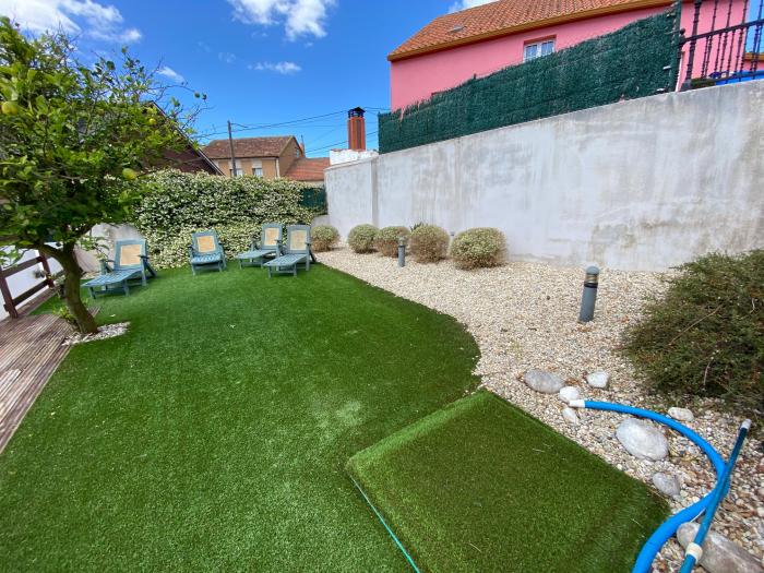 Se vende chalet con piscina en Ribeira