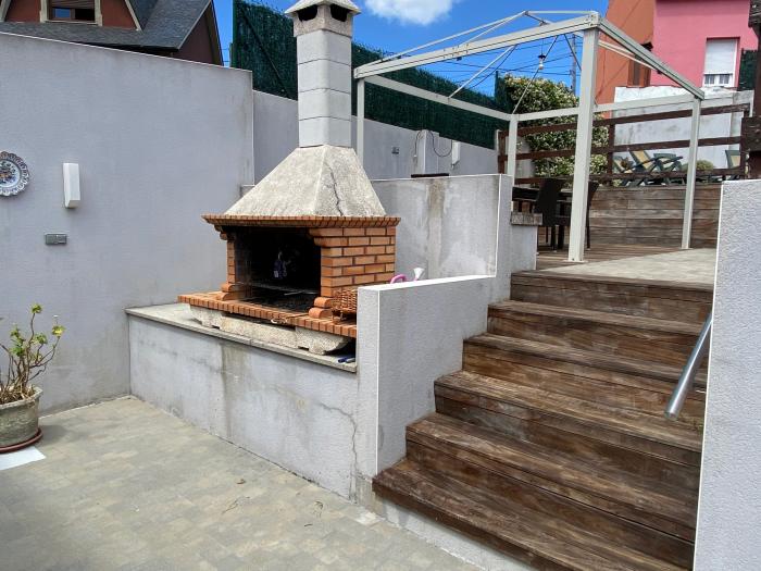 Se vende chalet con piscina en Ribeira