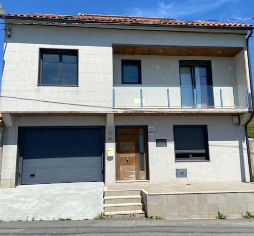 Se vende chalet con piscina en Ribeira
