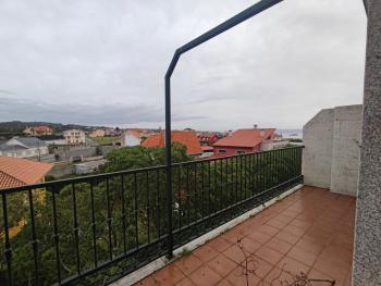 Se vende apartamento en Aguiño con terraza y vistas