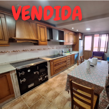 Se vende casa con patio en Carreira