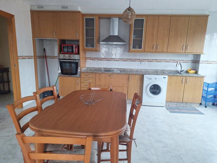 Se alquila piso en Ribeira – 450€