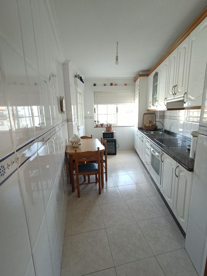 Se vende piso en muy buen estado en Abesadas