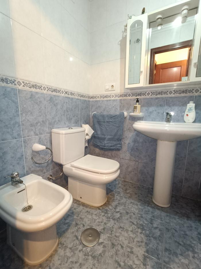 Se vende piso en muy buen estado en Abesadas