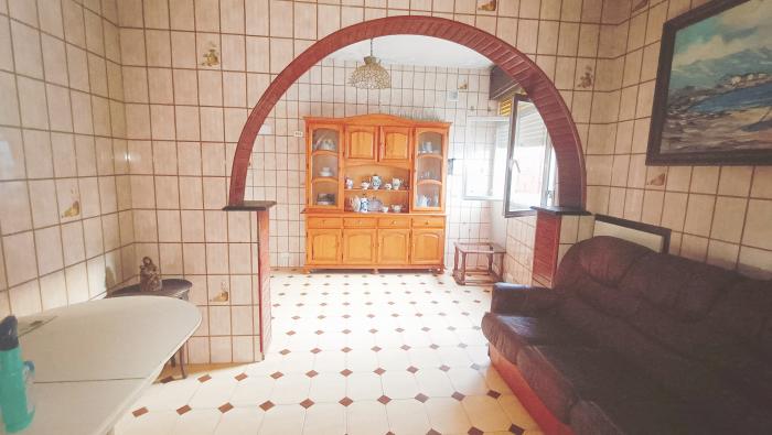 Se vende casa con terreno en Aguiño