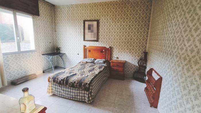 Se vende casa con terreno en Aguiño