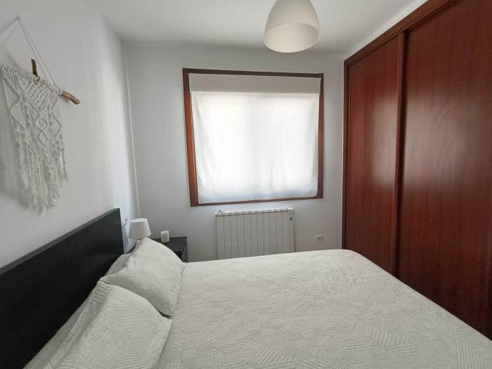 Se alquila ático en Aguiño. Precio: 380€