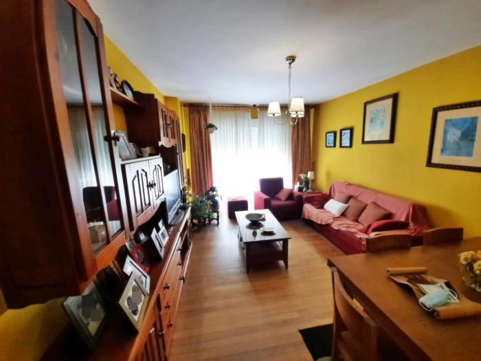 Se vende piso en muy buen estado en Ribeira