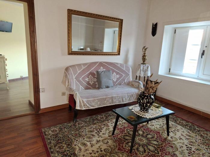 Se vende casa con terreno en la zona de Xuño