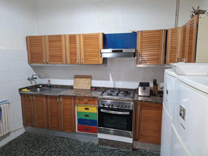 Se vende casa con terreno en la zona de Xuño