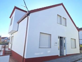 Se vende casa con jardín en Aguiño