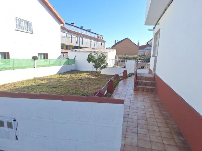 Se vende casa con jardín en Aguiño