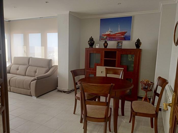 se vende piso con bonitas vistas al mar en Ribeira