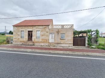 Se vende casa de piedra con jardín en Bretal