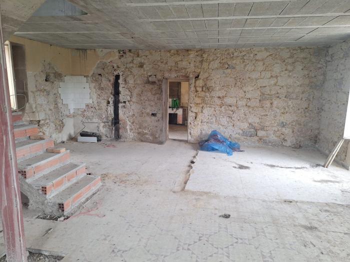 Se vende casa de piedra con jardín en Bretal
