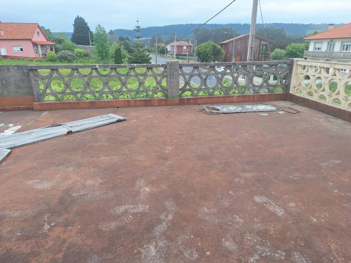 Se vende casa de piedra con jardín en Bretal