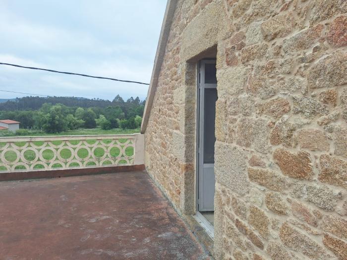 Se vende casa de piedra con jardín en Bretal