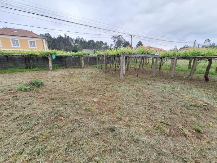 Se vende casa de piedra con jardín en Bretal