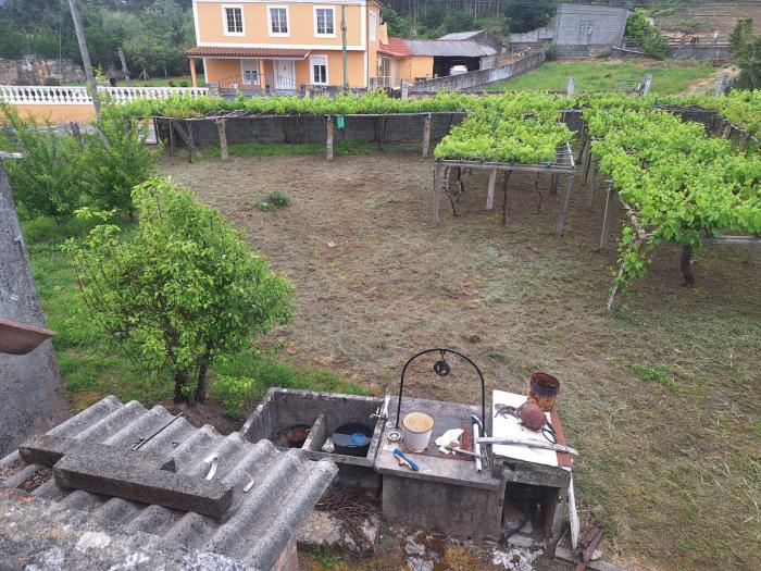 Se vende casa de piedra con jardín en Bretal