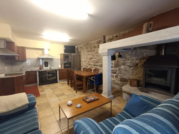 Se vende casa de piedra con patio en Carreira