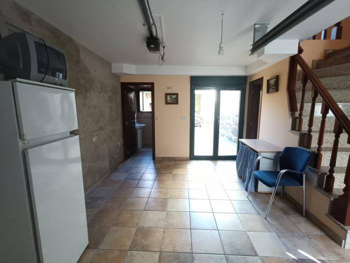 Se vende casa de piedra con patio en Carreira