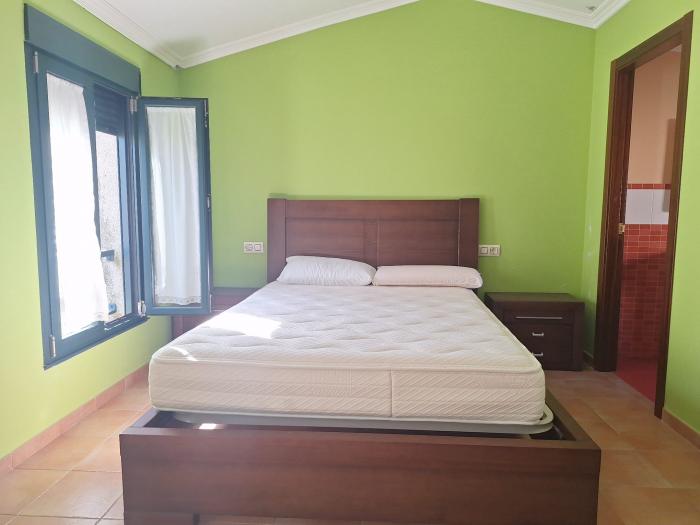 Se vende casa de piedra con patio en Carreira