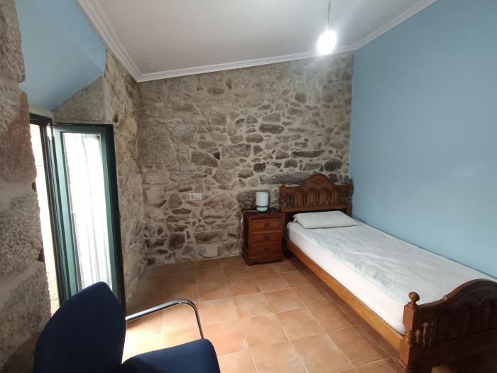 Se vende casa de piedra con patio en Carreira