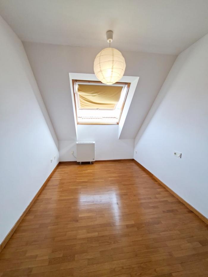 Se vende ático en Ribeira: 4 habitaciones, 2 baños, garaje y trastero