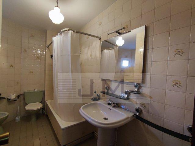 Se vende piso a un paso del ayuntamiento en Ribeira