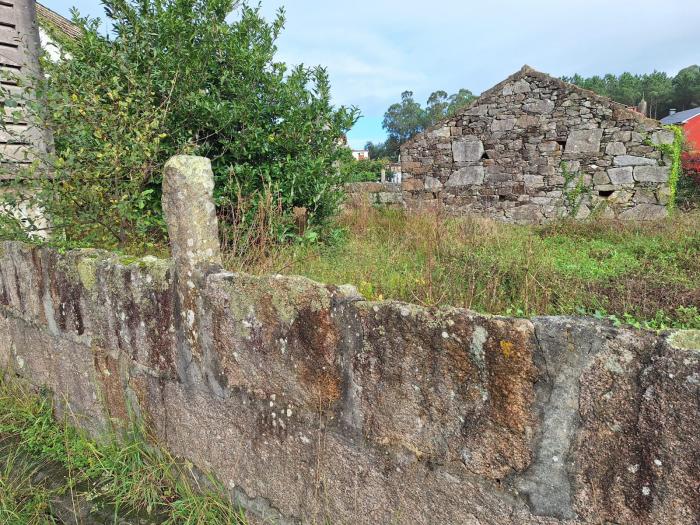 Se vende casa para restaurar en Oleiros