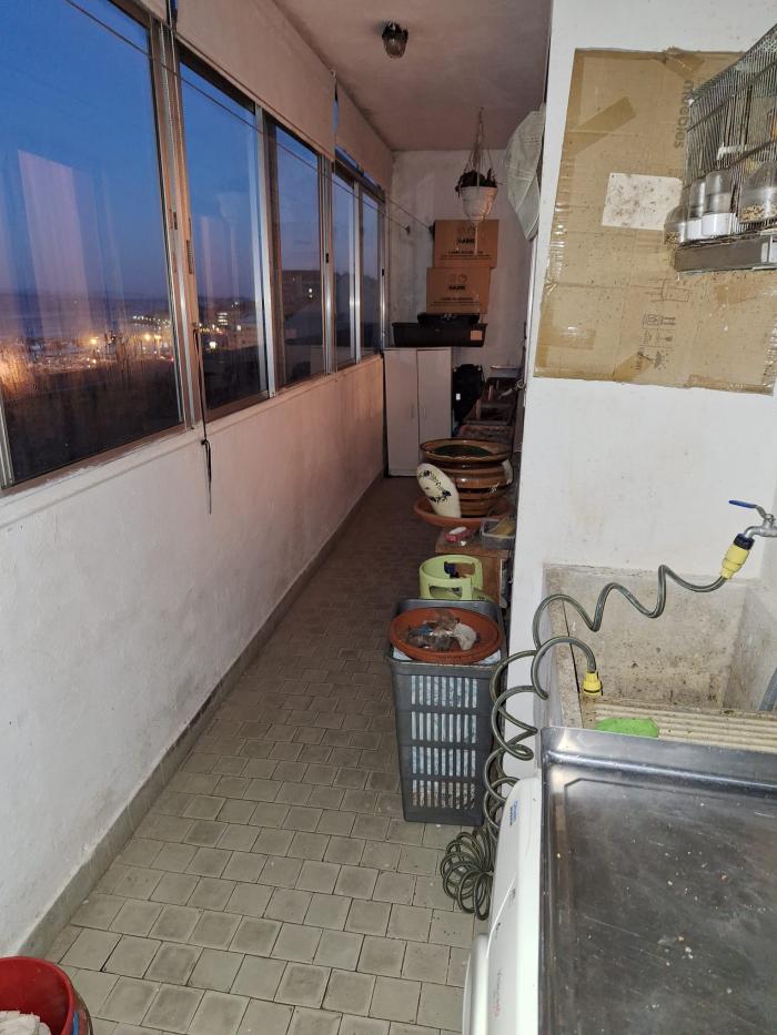 Se vende piso amplio cerca de Coroso