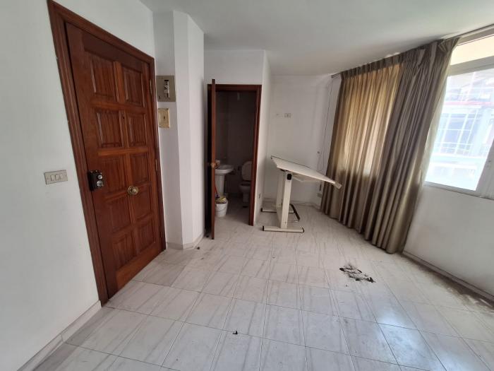 Se vende entreplanta céntrica en Ribeira