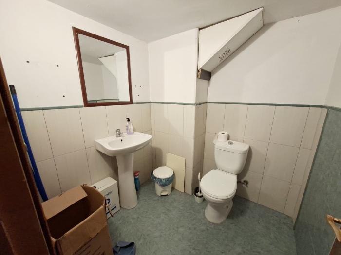 Se alquila local comercial en el centro de Ribeira